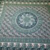 Colcha indiana ou painel de tecido decorativo, com belíssima estampa de mandala, com diversos tons entre preto, creme, tons de verde.... De algodão com 2,40 x 2,10m.