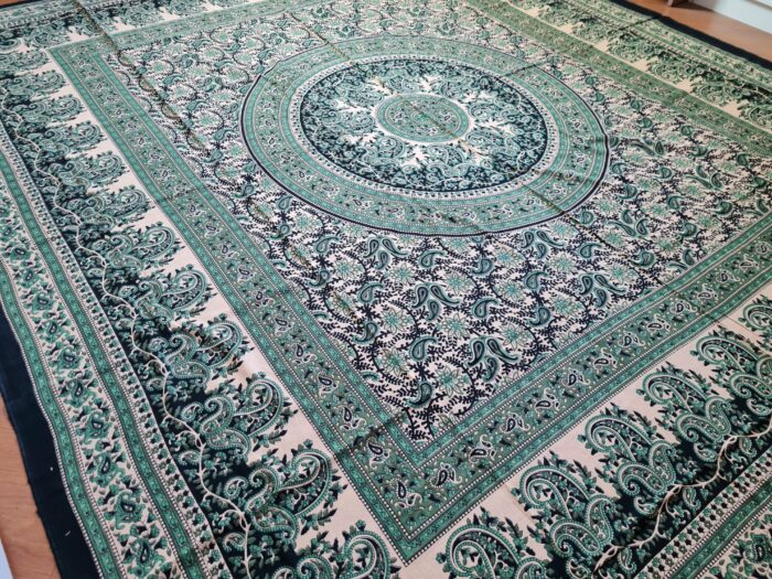 Colcha indiana ou painel decorativo Mandala preto creme e verde (2,40m x 2,10m)