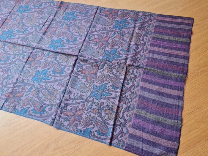 20230818_155304 Pashimina indiana de cashmere estampado com listras roxo e outras cores