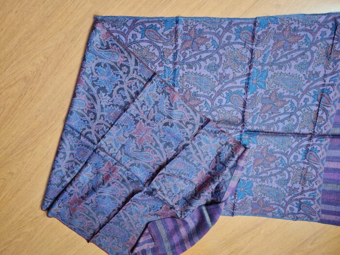 20230818_155329 Pashimina indiana de cashmere estampado com listras roxo e outras cores