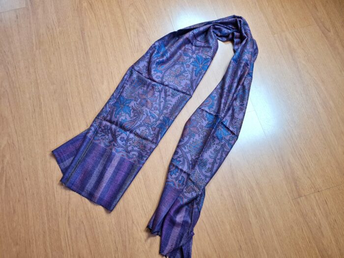 20230818_155348 Pashimina indiana de cashmere estampado com listras roxo e outras cores