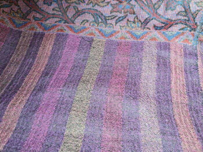 20230818_155719 Pashimina indiana de cashmere estampado com listras roxo e outras cores