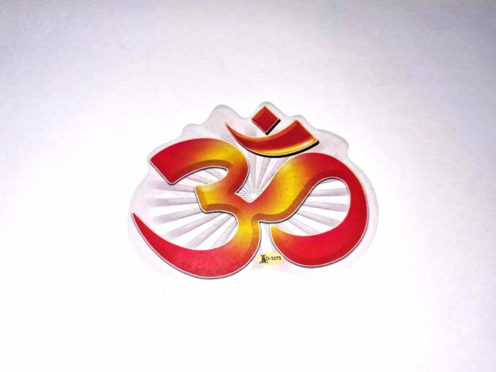 20230921_122344 Adesivo de OM (aum). Basta retirar a película da parte traseira e colar onde desejar, 8cm x 6cm