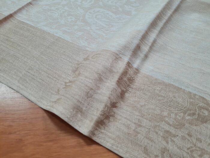20231010_152450 Pashimina indiana de cashmere estampa paisleys de bege e creme