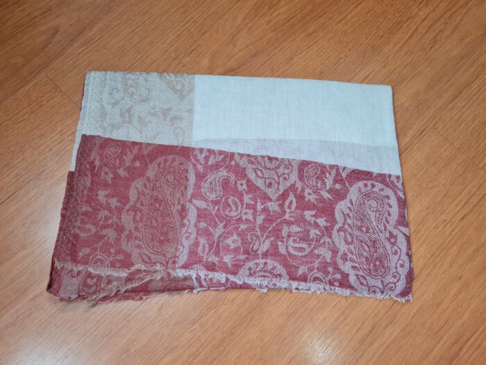 Pashimina indiana de cashmere estampa paisleys de creme e vinho