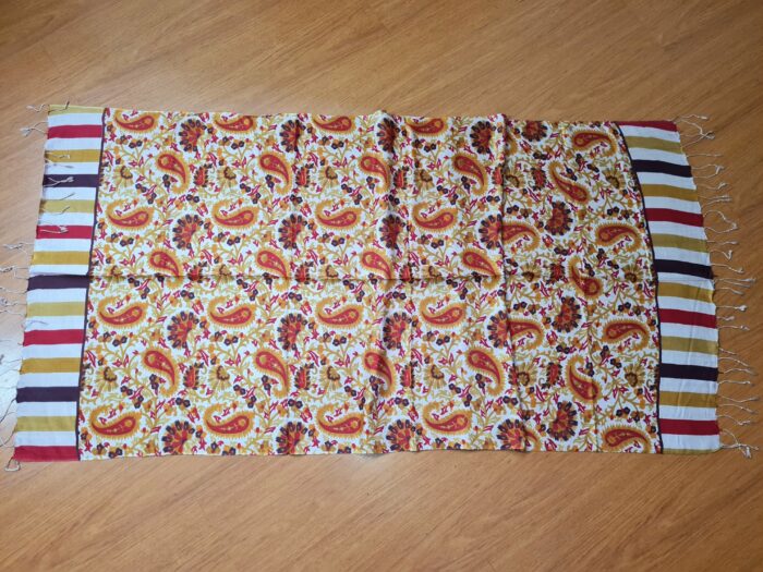 20231010_155030 Echarpe indiana estampa paisley de viscose ocre e coloridos
