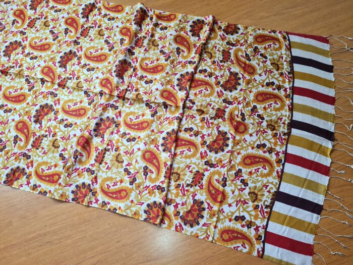 20231010_155033 Echarpe indiana estampa paisley de viscose ocre e coloridos