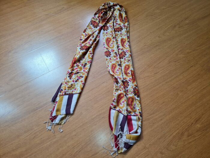 20231010_155051 Echarpe indiana estampa paisley de viscose ocre e coloridos