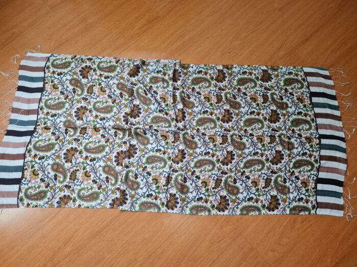 Echarpe indiana estampa paisley de viscose marrom e coloridos