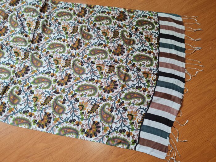 Echarpe indiana estampa paisley de viscose marrom e coloridos