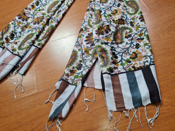 Echarpe indiana estampa paisley de viscose marrom e coloridos