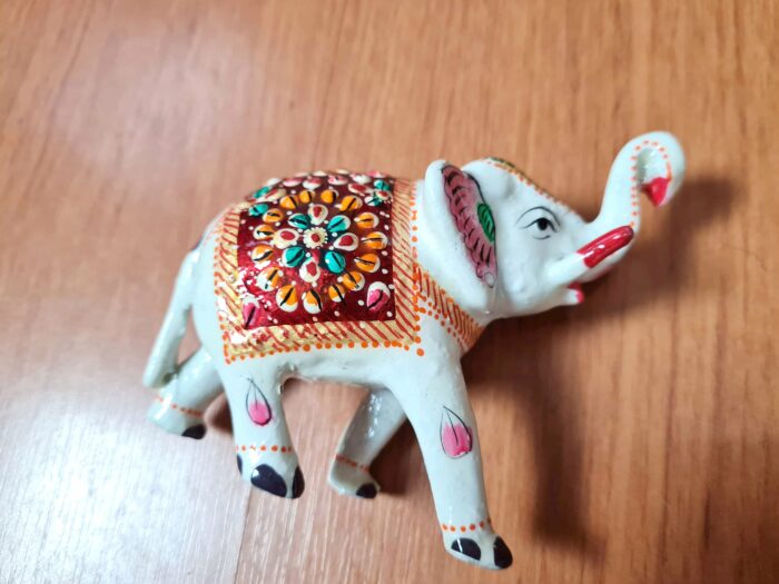 Elefante de metal esmaltado com técnica Cloisonné branco azul color 10cm II