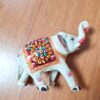 Elefante indiano produzido com a técnica tradicional indiana, o cloisonné, que é baseada em esmaltação especial em metal. Branco, azul e colorido. 10cm
