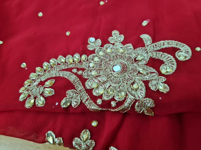 Sari indiano de seda luxuoso azul e dourado bordado
