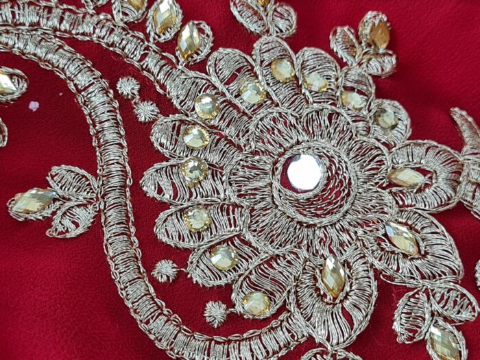 Sari indiano de seda luxuoso azul e dourado bordado