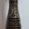 Vaso indiano de metal brass pintura em preto revelando esculpidos em dourado