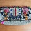 Bolsa indiana Banjara toda bordada em técnica patchwork hindu com alça opcional, podendo usar como bolsinha de mão. Super estilosa. Preto e coloridos