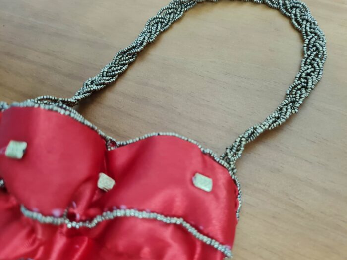 20231116_193354 Bolsa indiana de saco cetim bordado vermelho com dourado