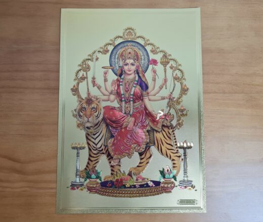 Folha laminada dourada em 30x21cm com a imagem da Deusa Durga. Lindo para colocar na parede com moldura.