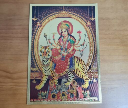 Folha laminada dourada em 30x21cm com a imagem da Deusa Durga. Lindo para colocar na parede com moldura.