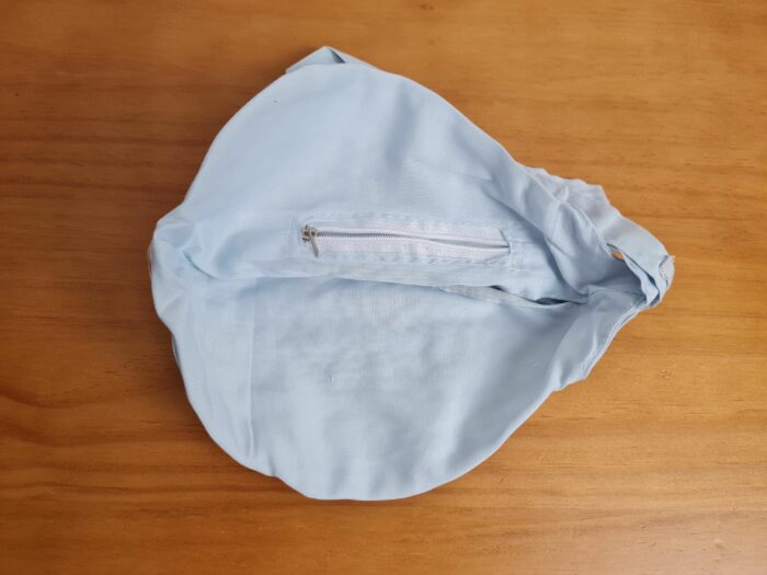 Bolsinha de Japamala estampa bordada de Krishna azul bebê