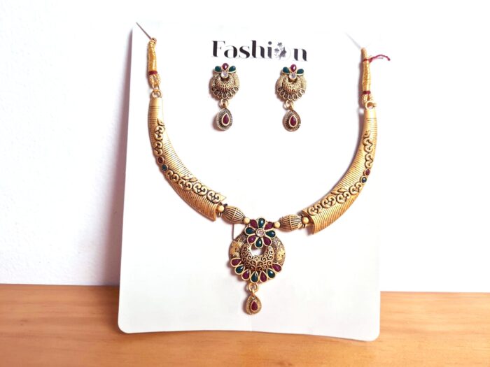 Conjunto de semi joia clássica indiana dourado com pedras colar e brincos