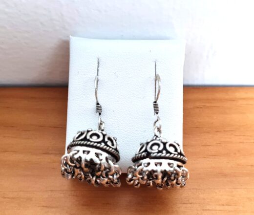 Brinco indiano Jhumka, design de sino prateado