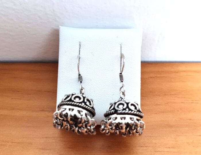 Brinco indiano Jhumka, design de sino prateado