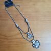 Colar indiano longo prateado, maxi, design flores.