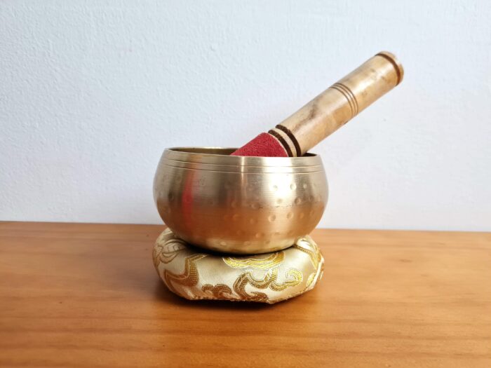tigela tibetana dourada de 7 ligas de metal 9 cm de diâmetro com almofada de jacquard amarelo