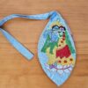 Bolsinha de Japamala estampa bordada de Krishna e Radha azul bebê