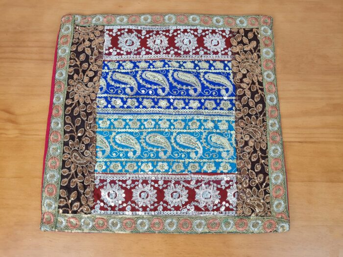 Capa de almofada indiana patchwork toda bordada mix de cores III