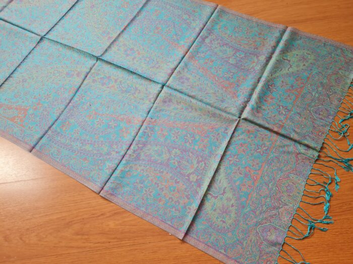 Echarpe indiana algodão com viscose estampa floral azul claro e tons suaves