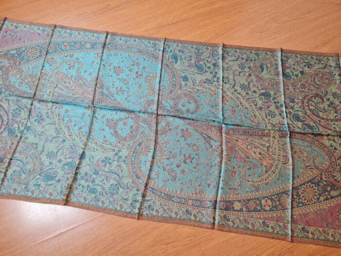 Echarpe indiana algodão com viscose estampa floral azul claro e color