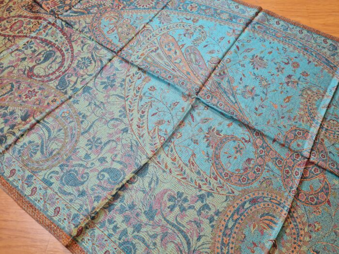 Echarpe indiana algodão com viscose estampa floral azul claro e color