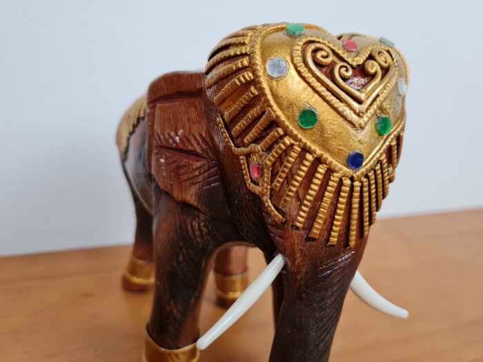 20240402_160446 Elefante indiano grande de madeira com pintura à mão 17cm