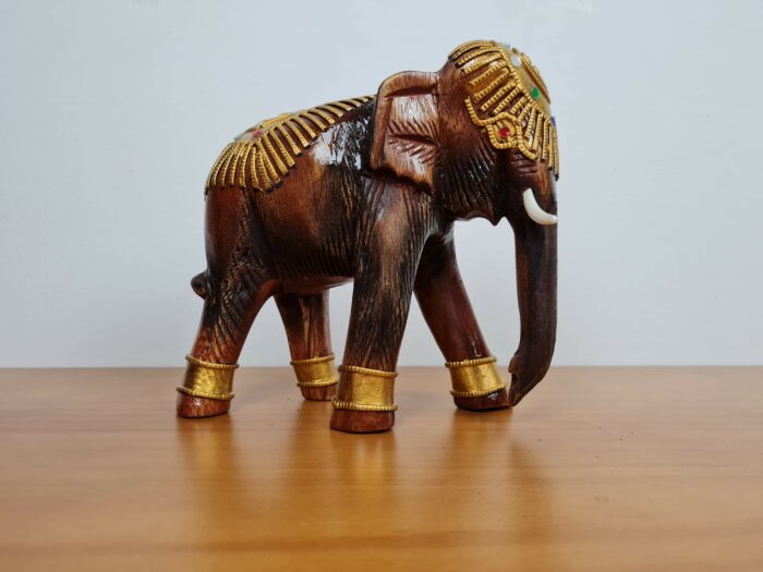 20240402_160456 Elefante indiano grande de madeira com pintura à mão 17cm