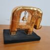 20240402_161206 Elefante esculpido em madeira com sino 15cm dourado