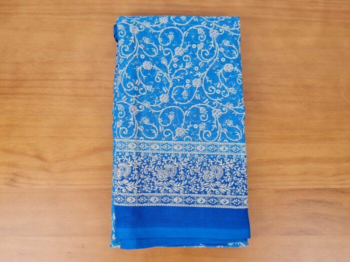 Sari indiano com estampa de floral azul com pontos de luz prateados