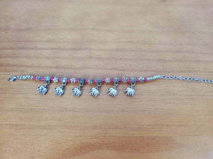 Pulseira de prata alemã com elefantinhos e contas vermelhas