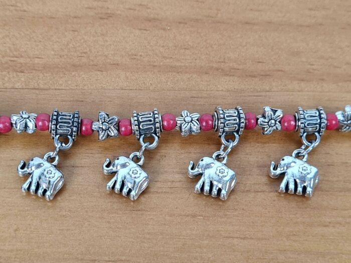 Pulseira de prata alemã com elefantinhos e contas vermelhas