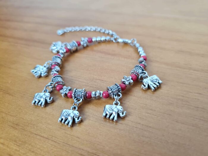 Pulseira de prata alemã com elefantinhos e contas vermelhas