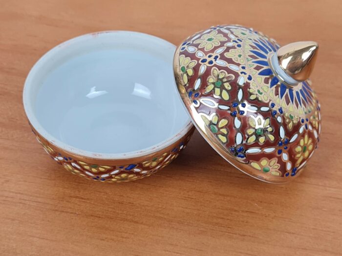 Mini porta joias Tailandês de porcelana pintado a mão marrom amarelo