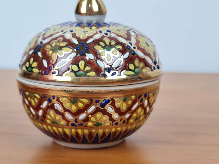 Mini porta joias Tailandês de porcelana pintado a mão marrom amarelo