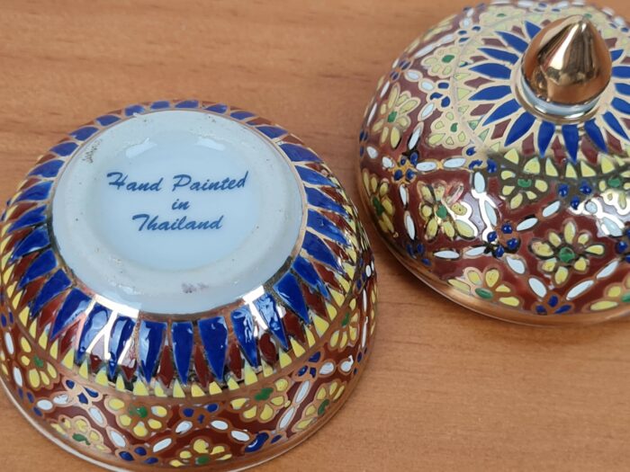 Mini porta joias Tailandês de porcelana pintado a mão marrom amarelo