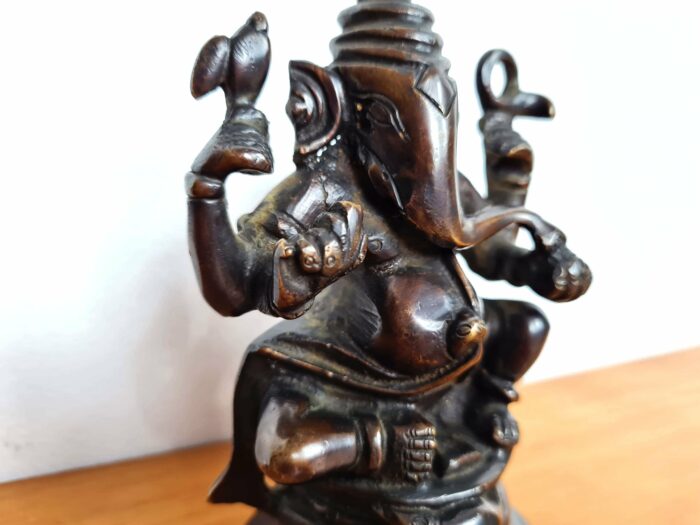 20240419_104836 Estátua do Deus Ganesha em metal brass dark com 12cm