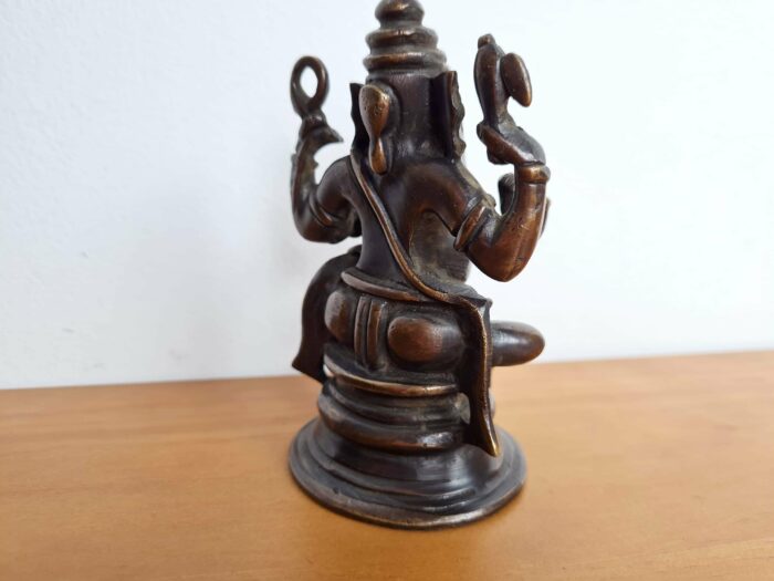20240419_104844 Estátua do Deus Ganesha em metal brass dark com 12cm