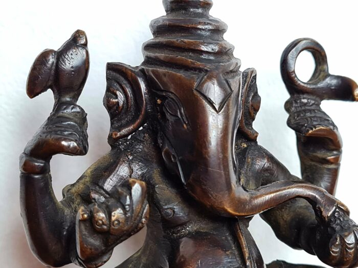 20240419_104859 Estátua do Deus Ganesha em metal brass dark com 12cm