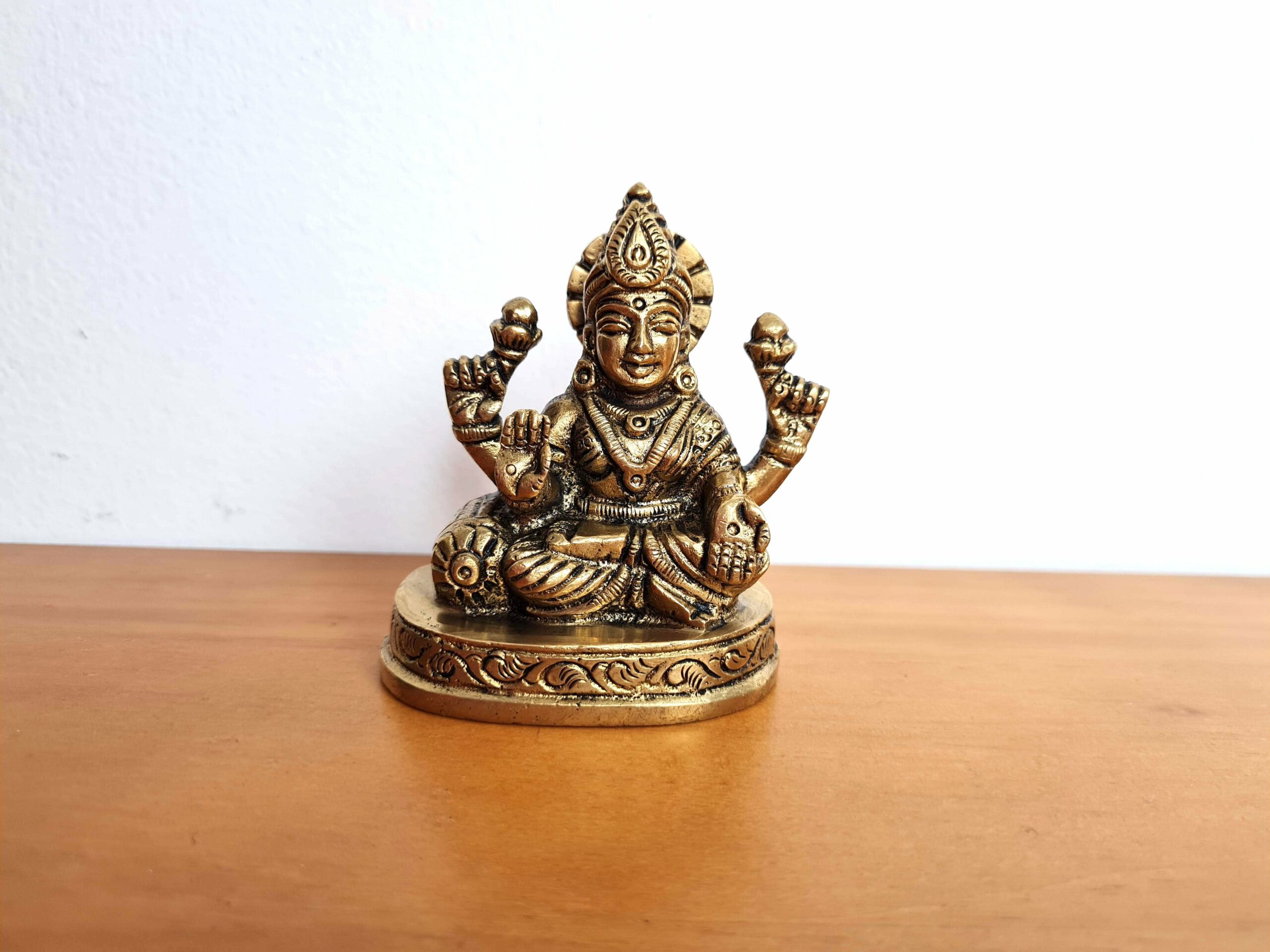 Lakshmi estatueta indiana de metal brass 8cm