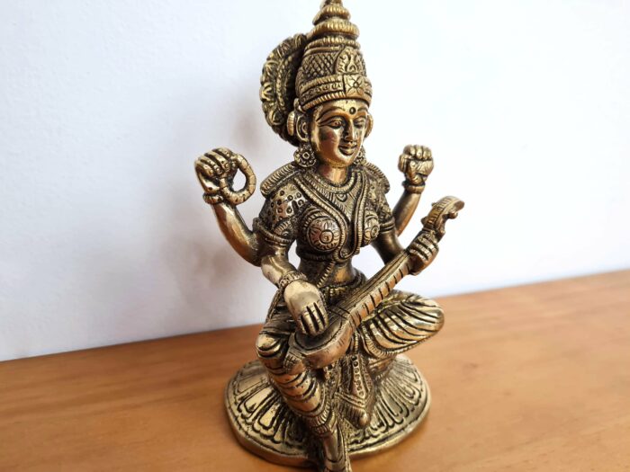 Estátua da Deusa Saraswati em metal brass 16cm